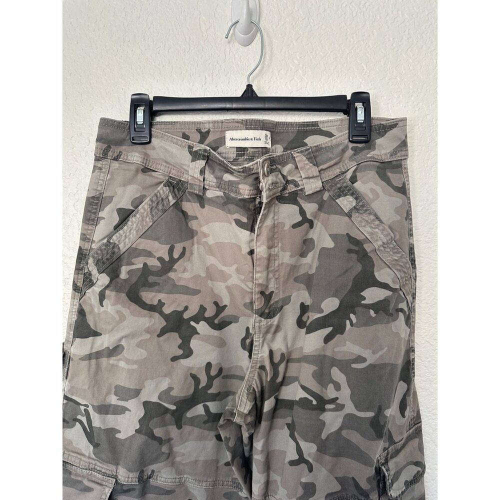 Abercrombie & Fitch Camo Cargo Pants Size 30/10L - Picture 4 of 8